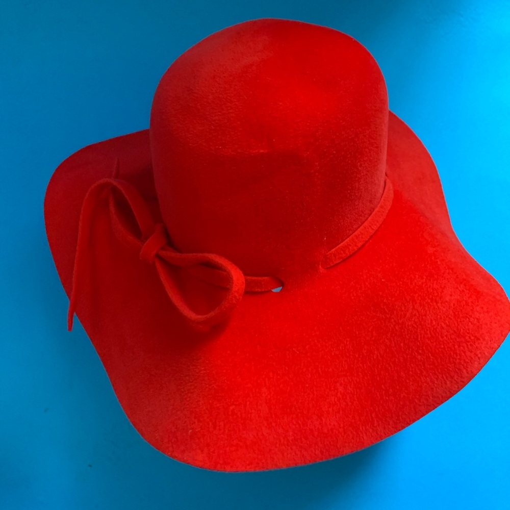 RED SEUDE HAT